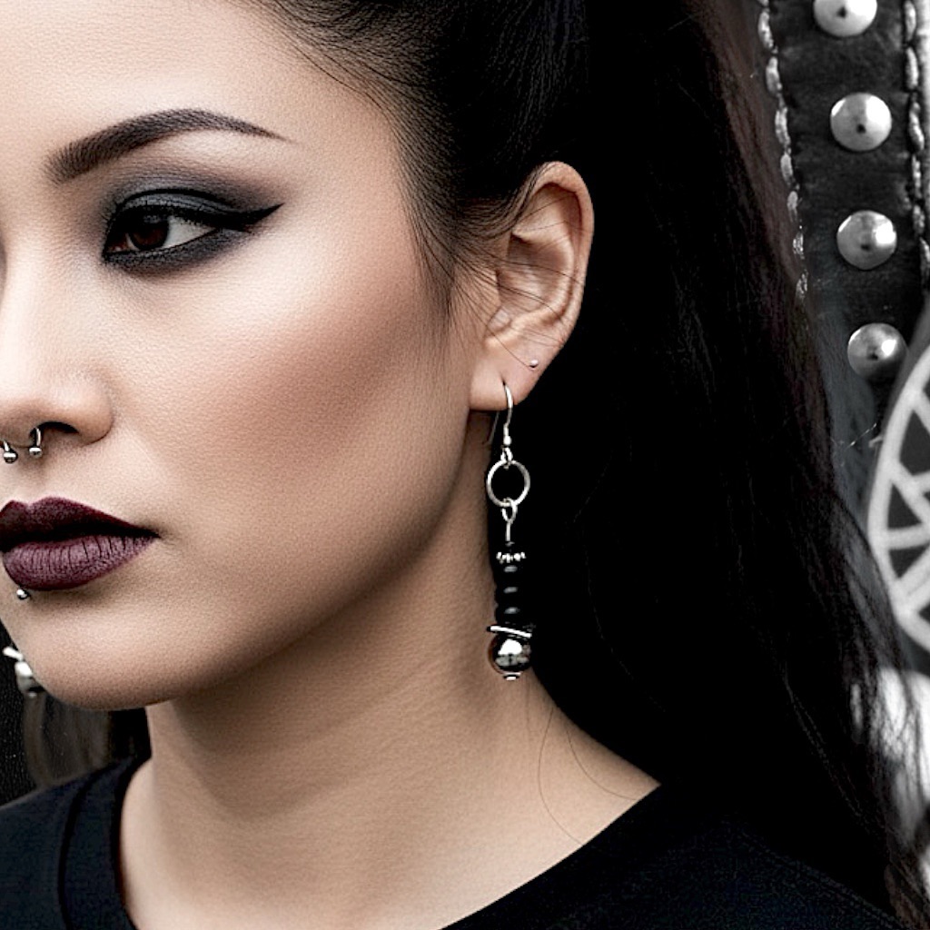 5 For 25alternative Silver And Black Beaded Earrings 8$